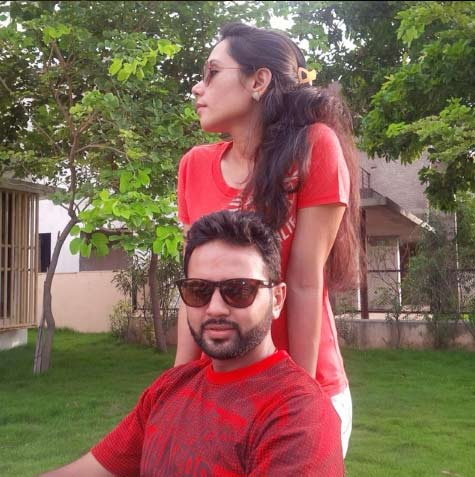 Hd Image for Cricket Parthiv Patel with Avni in Hindi