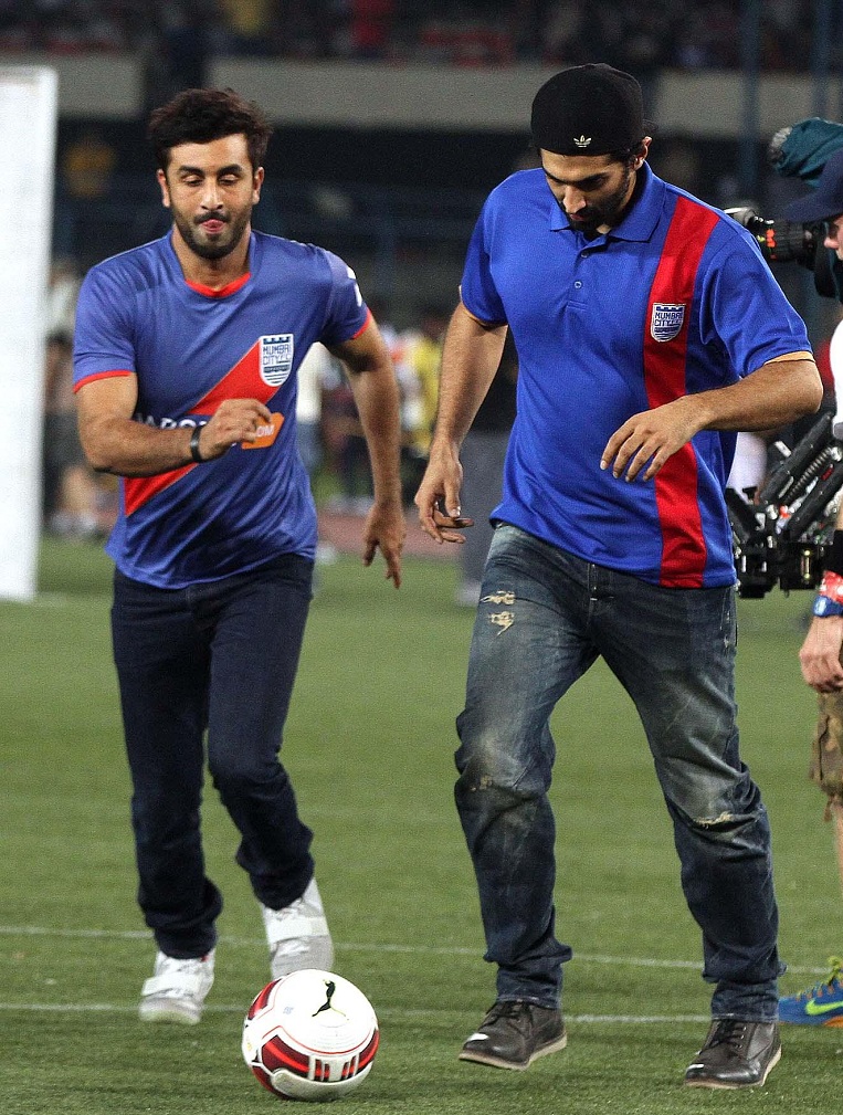 Ranbir Kapoor gets clicked playing cricket with Sourav Ganguly