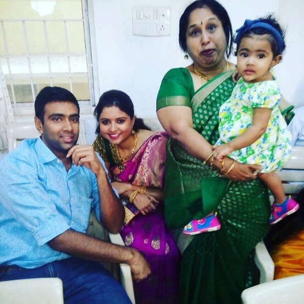 Ravichandran Ashwin with his Family Image