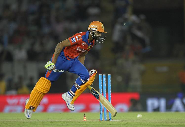 Ravindra Jadeja of Gujarat Lions gets dismissed  in Tamil