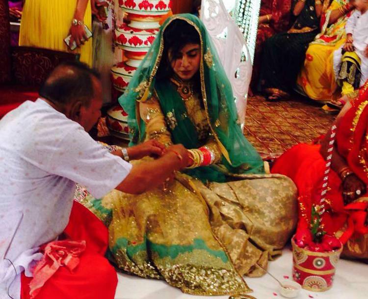 Hd Image for Cricket Riva Solanki perform rituals ahead of her wedding with Indian cricketer Ravindr