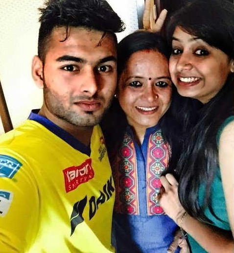 Rishabh Pant with his Sister and Mother Image