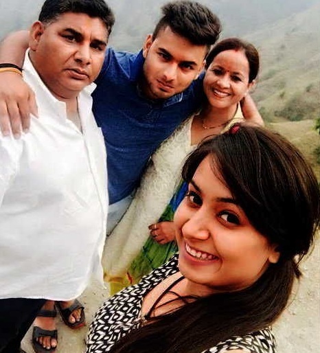 Rishabh Pant with his family Image