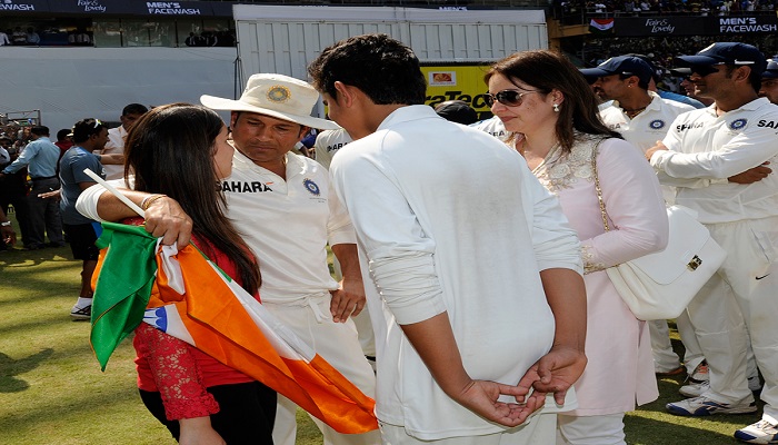 Sachin tendulkar with his Family last test match Image