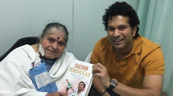 Hd Image for Cricket Sachin Tendulkar with his Mother in Hindi