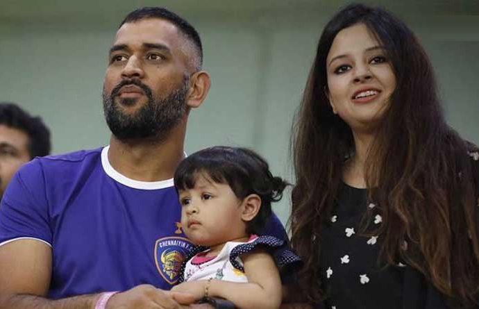 Hd Image for Cricket Sakshi Dhoni with his Cricketer husband during ISL 2016 in Hindi
