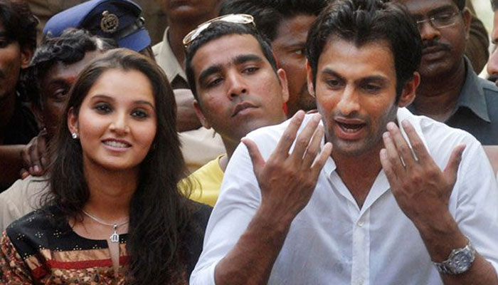 Hd Image for Cricket Sania with his Cricketer Husband in Hindi