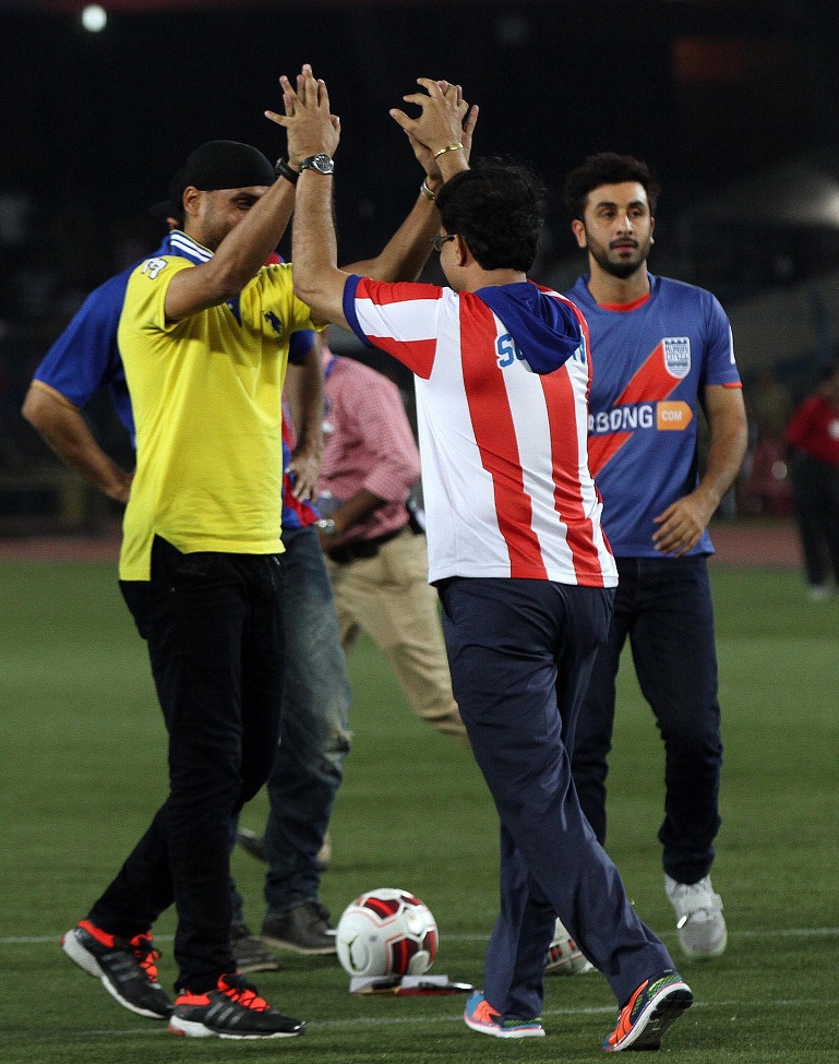 HD Image for cricket ISL 2014 : Ranbir Kapoor,Harbhajan & Sourav Ganguly raised money for Charity in Tamil