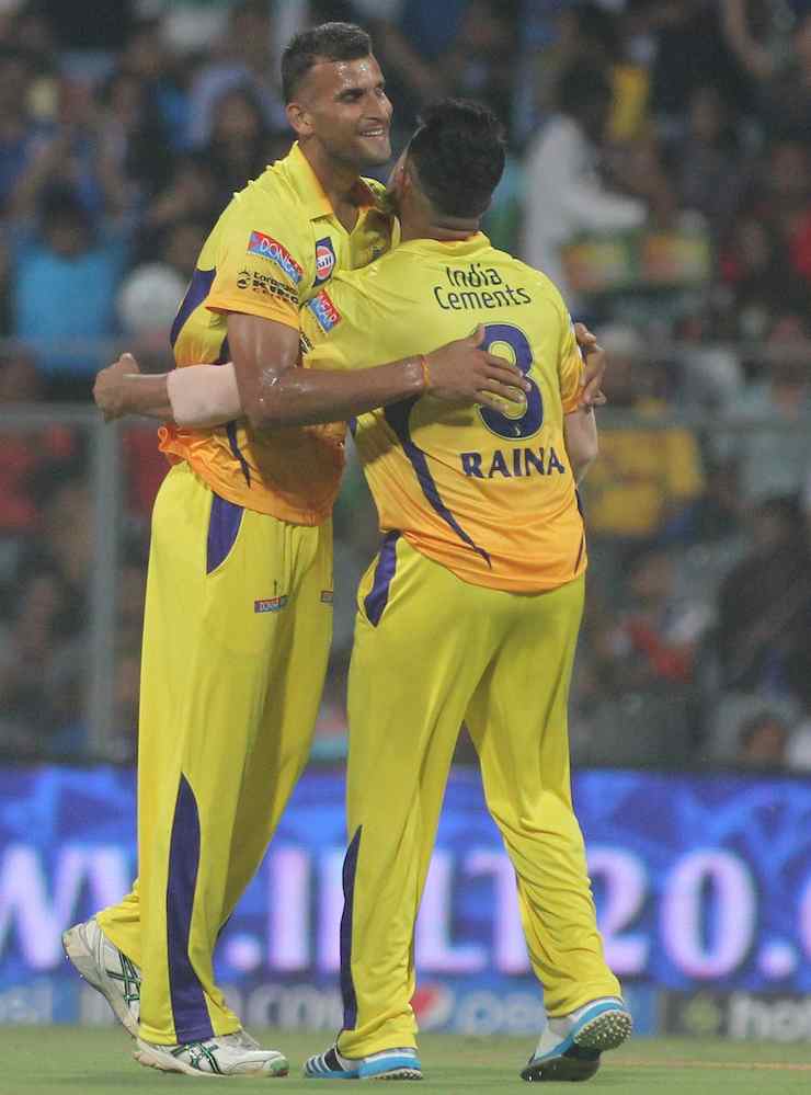 Suresh Raina and Ishwar Pandey in Tamil