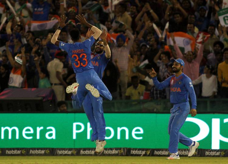 Hardik Pandya, Shikhar Dhawan and Virat Kohli celebrate fall of a wicket in Tamil