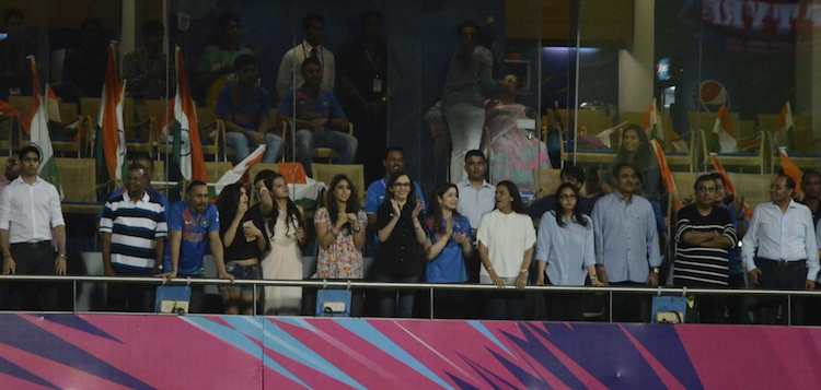 Tendulkar, Sakshi Dhoni, Rahul Bose, Mukesh. Nita Ambani in Tamil