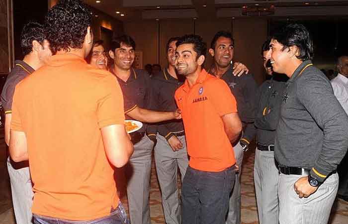 Hd Image for Cricket Virat Kohli with Pakistani Players in Hindi