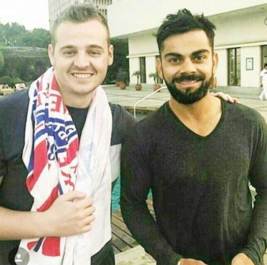 Hd Image for Cricket Virat Kohli with his Fan in Hindi