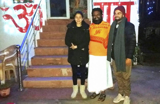 Hd Image for Cricket Virat and Anushka in a Temple in Hindi