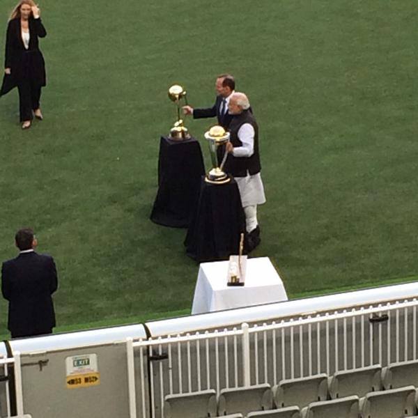 HD Image for cricket PM Narendra Modi unveiled World Cup Trophy at MCG in Tamil