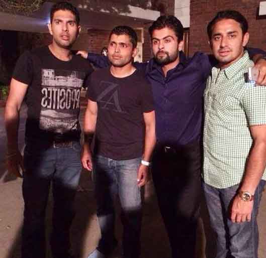 Yuvraj Singh with Pakistani Cricketers Image