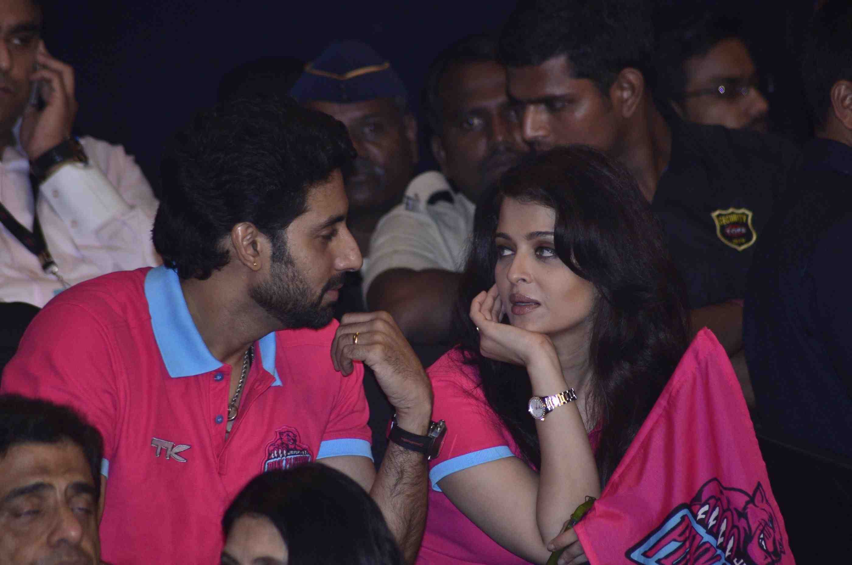 HD Image for cricket Abhishek Bachchan with wife Aishwarya Rai Bachchan in Tamil