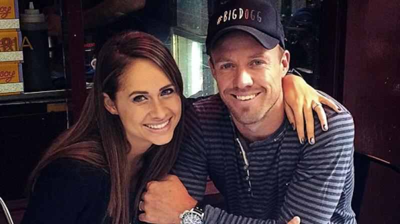 De Villiers with his wife फोटो