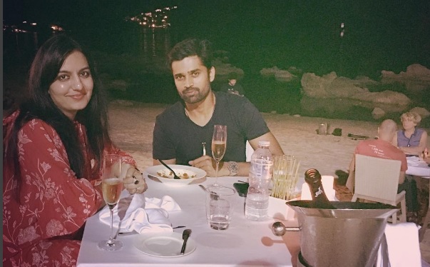 Hd Image for Cricket vinay kumar And wife diner together pics in Hindi